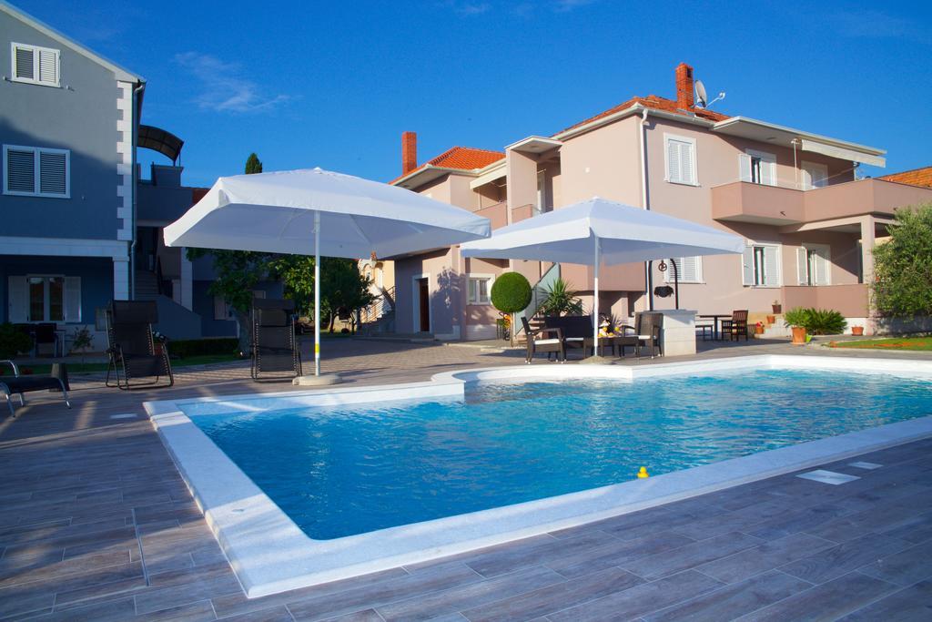Banic Apartments With Pool Biograd Na Moru Ngoại thất bức ảnh