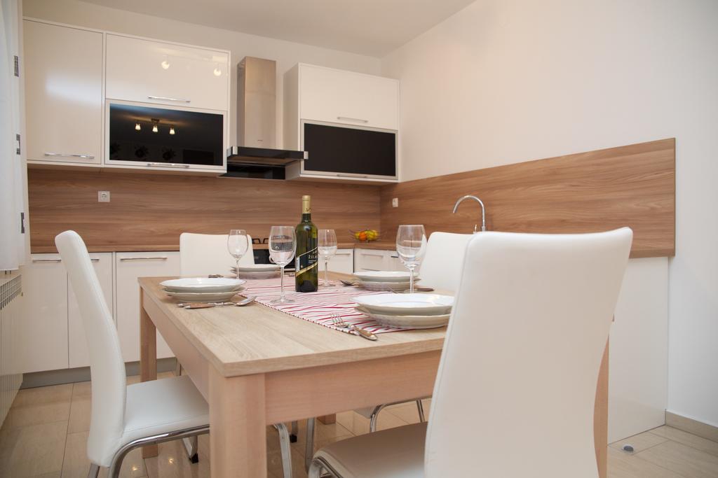 Banic Apartments With Pool Biograd Na Moru Phòng bức ảnh