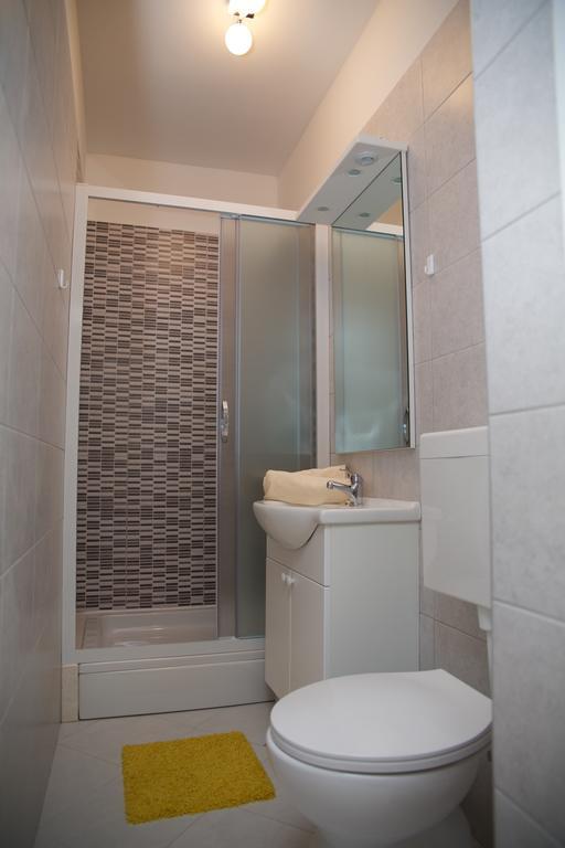 Banic Apartments With Pool Biograd Na Moru Phòng bức ảnh