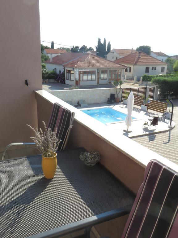 Banic Apartments With Pool Biograd Na Moru Phòng bức ảnh