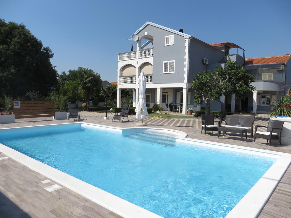Banic Apartments With Pool Biograd Na Moru Phòng bức ảnh