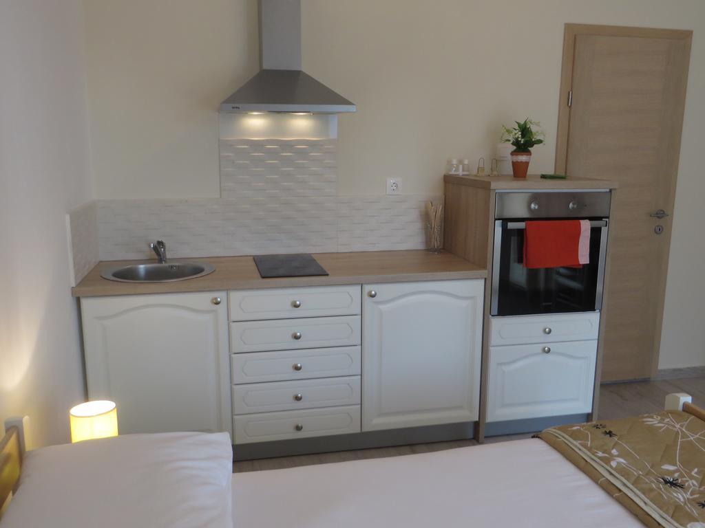 Banic Apartments With Pool Biograd Na Moru Phòng bức ảnh