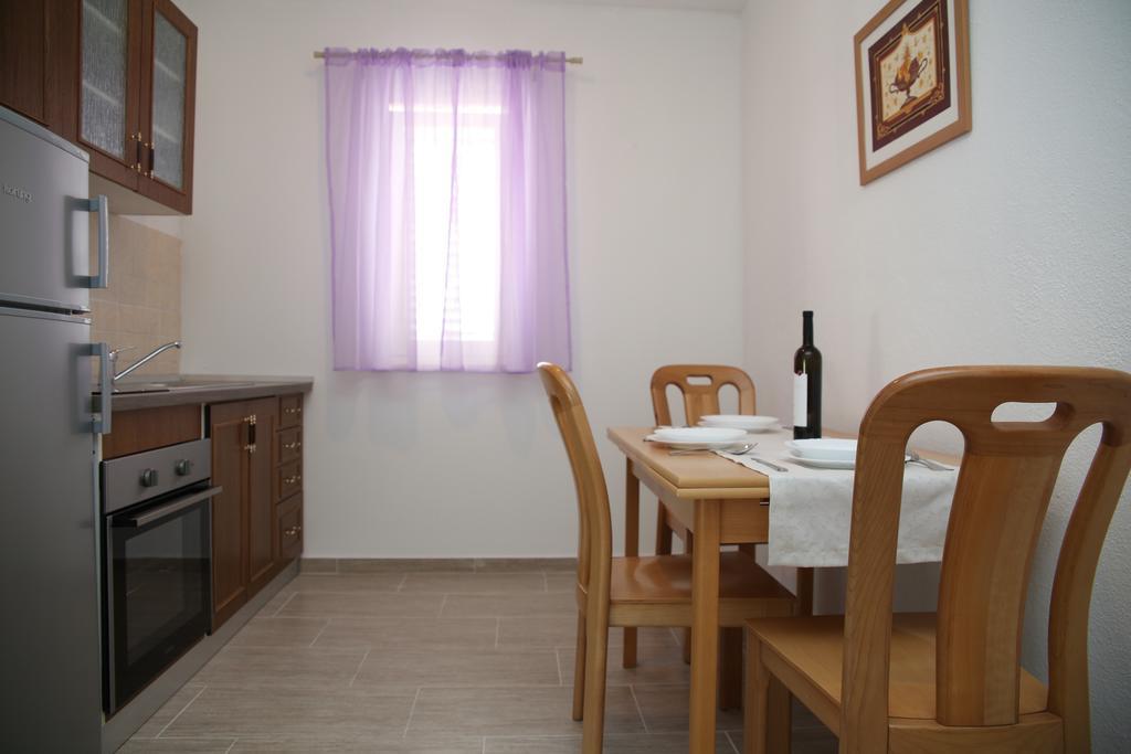 Banic Apartments With Pool Biograd Na Moru Phòng bức ảnh