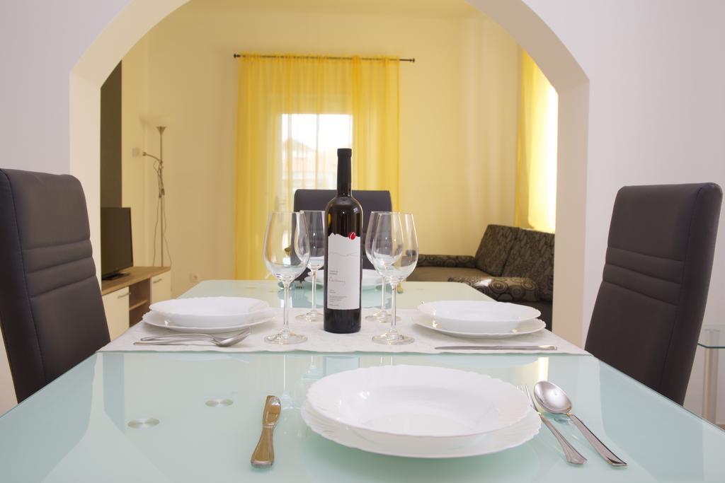 Banic Apartments With Pool Biograd Na Moru Phòng bức ảnh