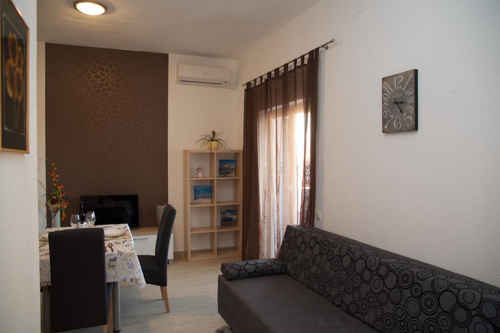 Banic Apartments With Pool Biograd Na Moru Phòng bức ảnh